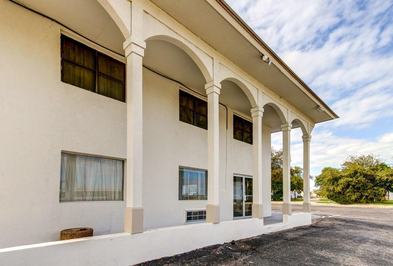 Motel 6 Waco - Lacy Lakeview Bellmead Exterior photo